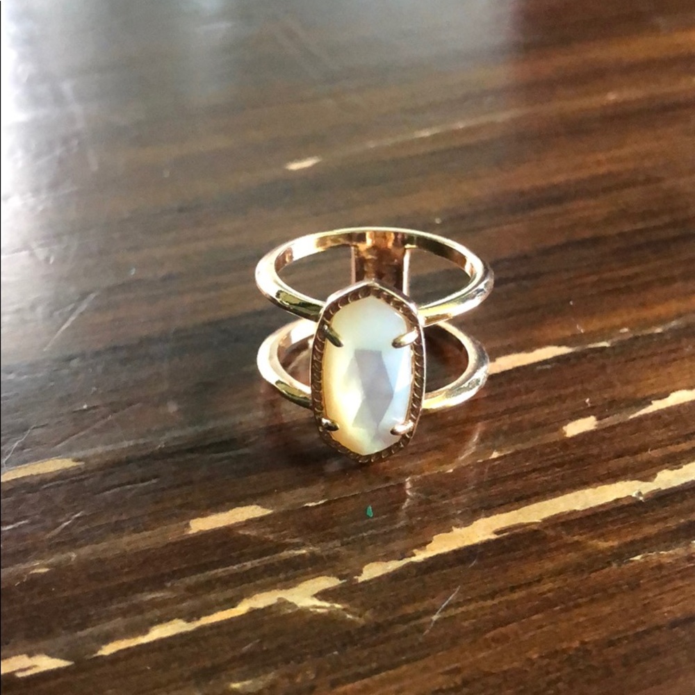 EUC Kendra Scott Elyse Ring Size 7